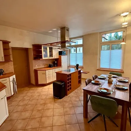 Stadtvilla Zentral 200qm Mit Sauna Und Gym